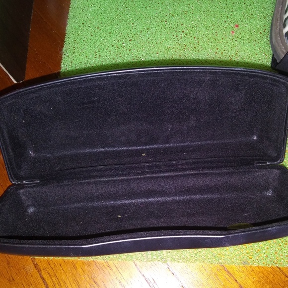 bebe - Picture 2 of 3